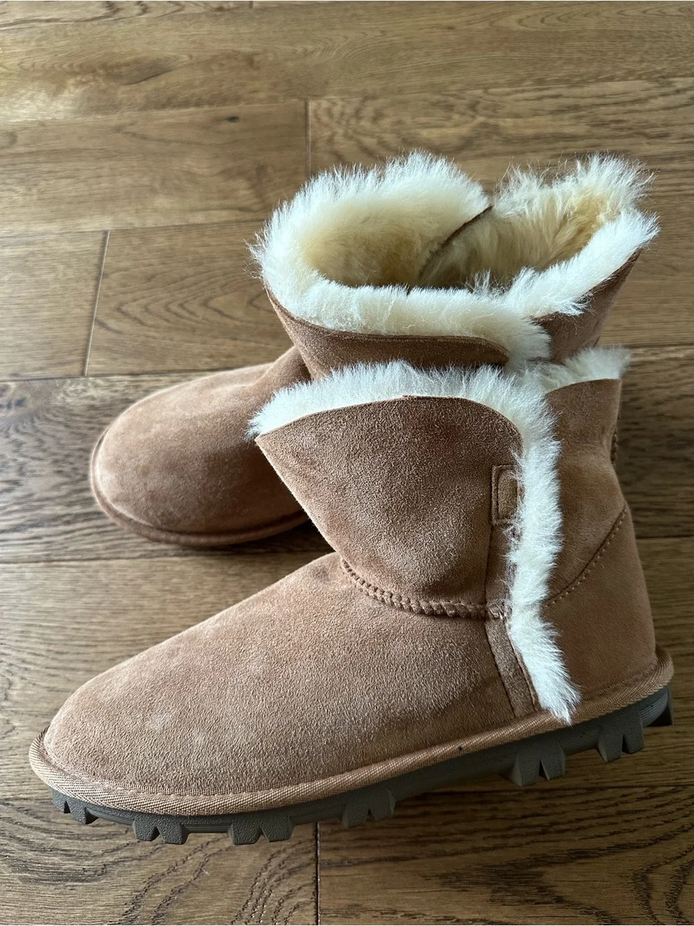 100% Shearling Wool Lined Boots Sz 7